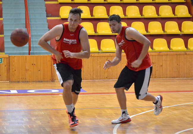 Koszykarze szykują się do walki (zdjęcia)