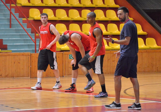 Koszykarze szykują się do walki (zdjęcia)