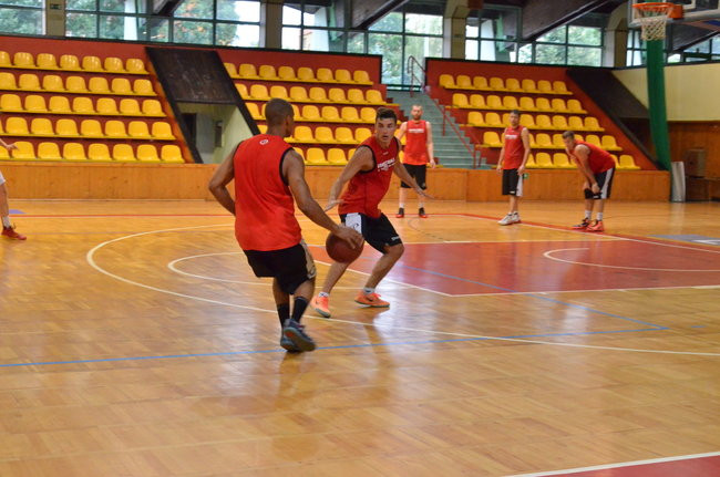 Koszykarze szykują się do walki (zdjęcia)