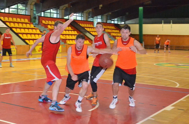 Koszykarze szykują się do walki (zdjęcia)