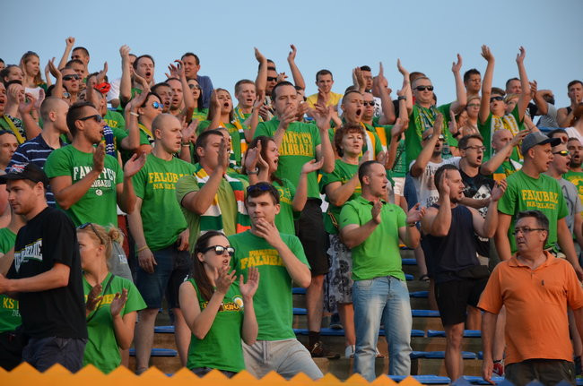 Kibice ponieśli Byki do triumfu (zdjęcia)