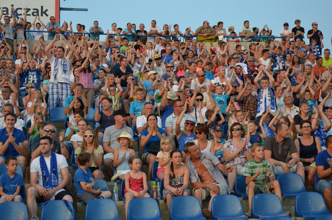 Kibice ponieśli Byki do triumfu (zdjęcia)