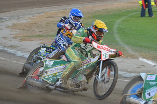 Kibice ponieśli Byki do triumfu (zdjęcia)