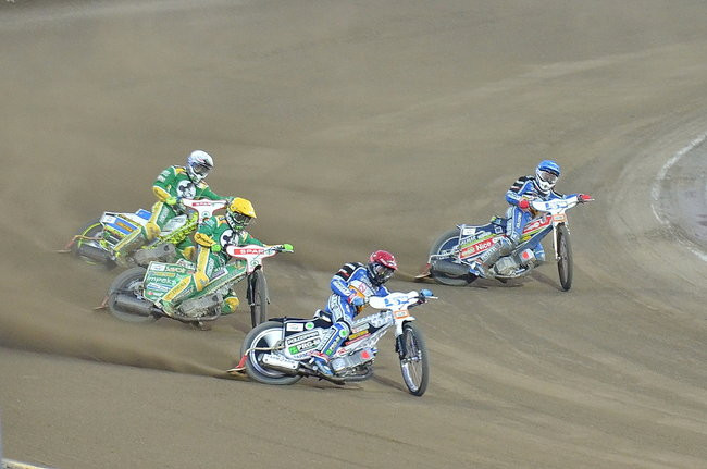 Kibice ponieśli Byki do triumfu (zdjęcia)