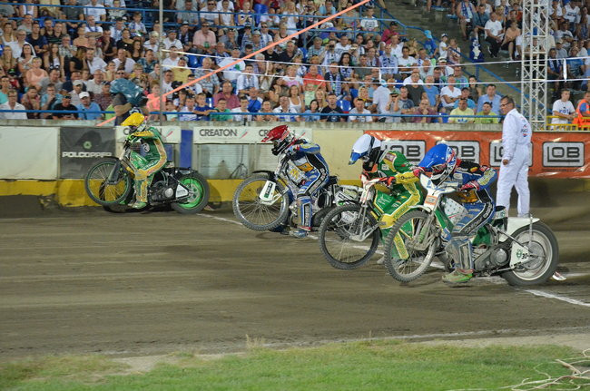 Kibice ponieśli Byki do triumfu (zdjęcia)