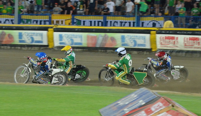 Kibice ponieśli Byki do triumfu (zdjęcia)