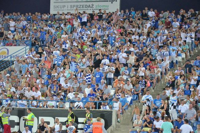 Kibice ponieśli Byki do triumfu (zdjęcia)