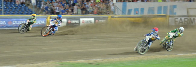 Kibice ponieśli Byki do triumfu (zdjęcia)