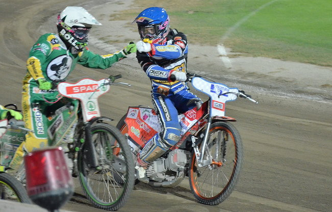 Kibice ponieśli Byki do triumfu (zdjęcia)