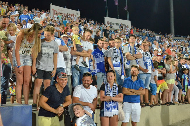 Kibice ponieśli Byki do triumfu (zdjęcia)