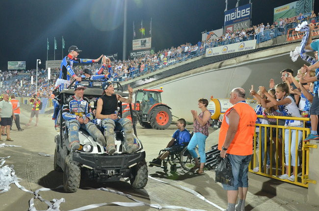 Kibice ponieśli Byki do triumfu (zdjęcia)