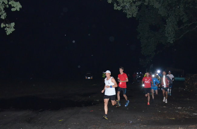 Nocny jubileusz Parkrunu Leszno (zdjęcia)