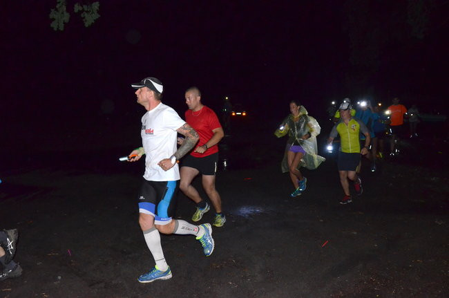 Nocny jubileusz Parkrunu Leszno (zdjęcia)