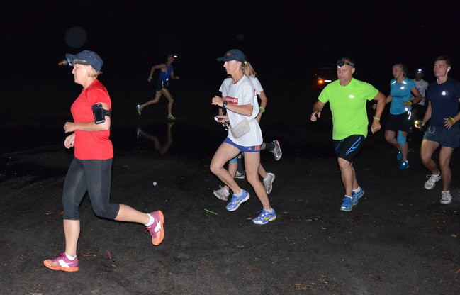 Nocny jubileusz Parkrunu Leszno (zdjęcia)