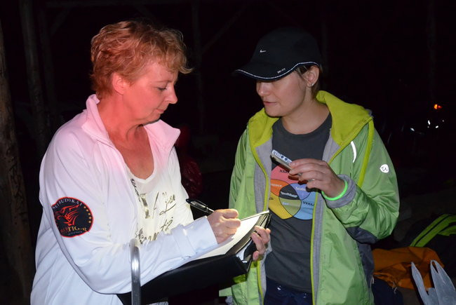 Nocny jubileusz Parkrunu Leszno (zdjęcia)