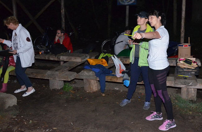 Nocny jubileusz Parkrunu Leszno (zdjęcia)