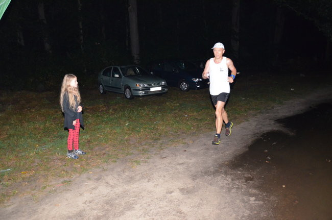Nocny jubileusz Parkrunu Leszno (zdjęcia)
