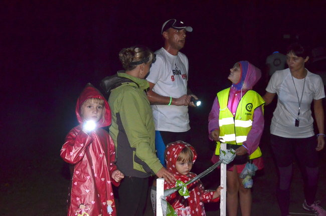 Nocny jubileusz Parkrunu Leszno (zdjęcia)