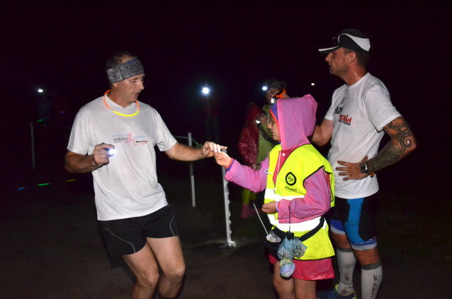 Nocny jubileusz Parkrunu Leszno (zdjęcia)