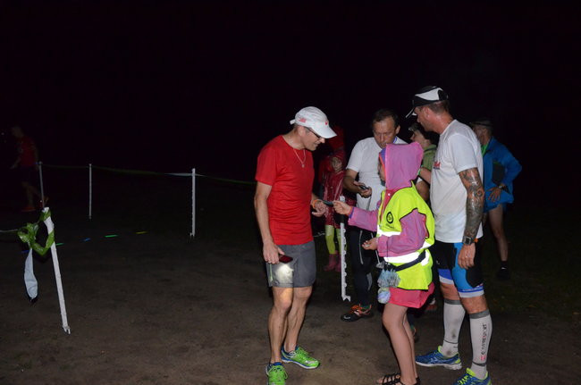 Nocny jubileusz Parkrunu Leszno (zdjęcia)