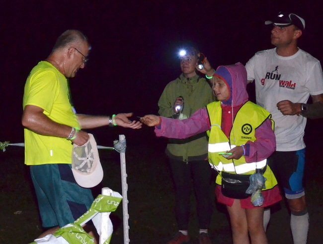 Nocny jubileusz Parkrunu Leszno (zdjęcia)