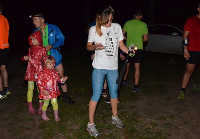Nocny jubileusz Parkrunu Leszno (zdjęcia)