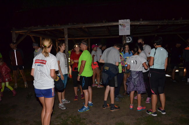 Nocny jubileusz Parkrunu Leszno (zdjęcia)