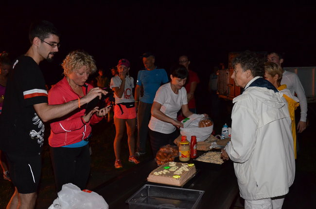 Nocny jubileusz Parkrunu Leszno (zdjęcia)