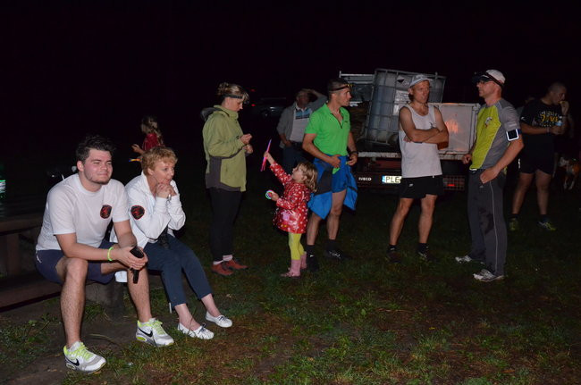 Nocny jubileusz Parkrunu Leszno (zdjęcia)