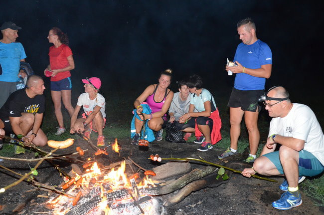 Nocny jubileusz Parkrunu Leszno (zdjęcia)
