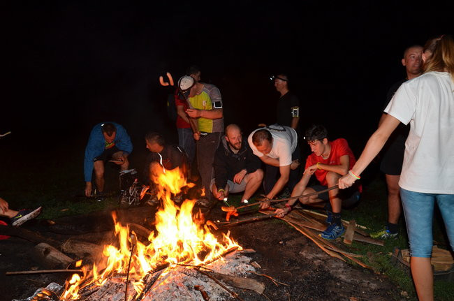Nocny jubileusz Parkrunu Leszno (zdjęcia)