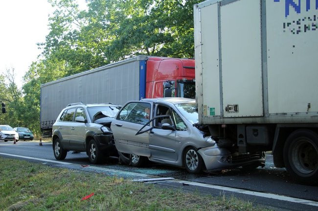 Zderzenie trzech aut koło Augustowa (zdjęcia)