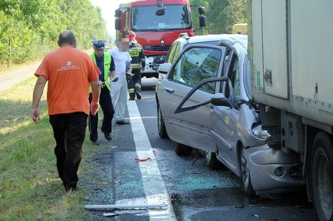 Zderzenie trzech aut koło Augustowa (zdjęcia)