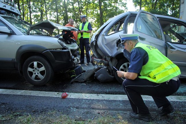Zderzenie trzech aut koło Augustowa (zdjęcia)