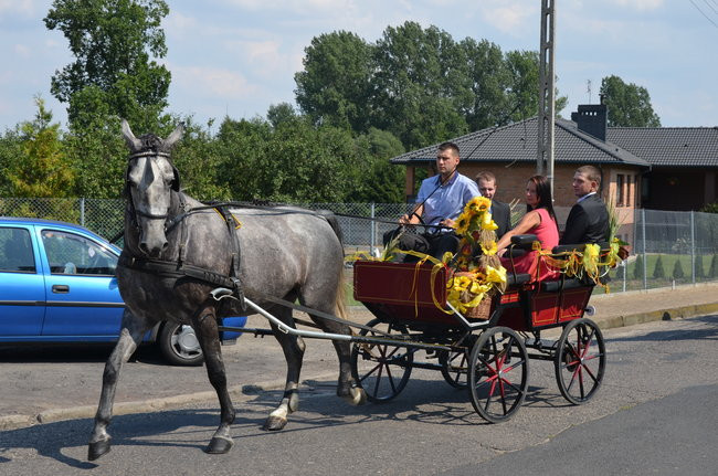 W Jeziorkach częstowano chlebem (zdjęcia)