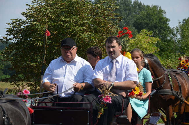 W Jeziorkach częstowano chlebem (zdjęcia)