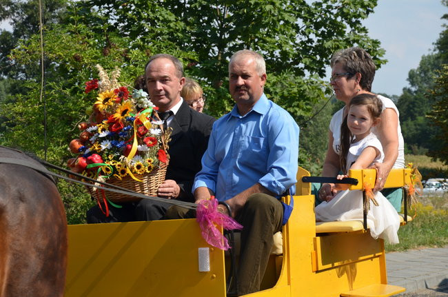 W Jeziorkach częstowano chlebem (zdjęcia)