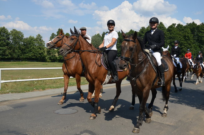 W Jeziorkach częstowano chlebem (zdjęcia)