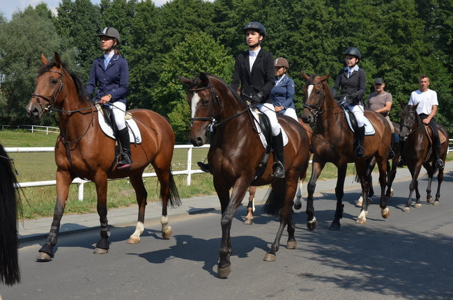 W Jeziorkach częstowano chlebem (zdjęcia)