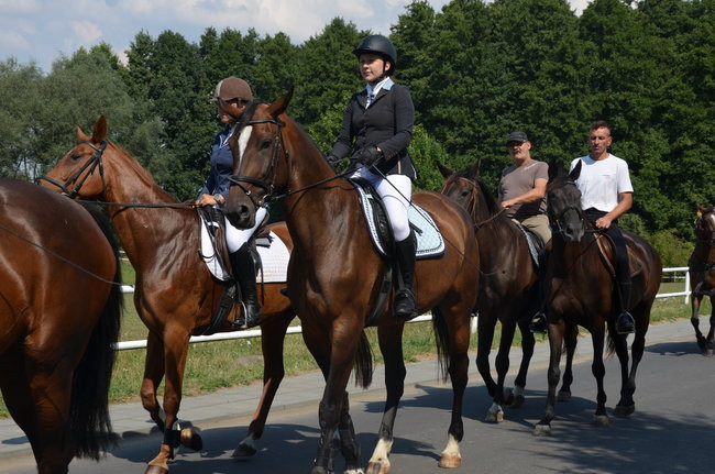 W Jeziorkach częstowano chlebem (zdjęcia)