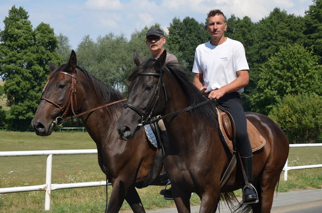 W Jeziorkach częstowano chlebem (zdjęcia)