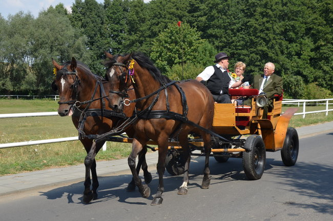 W Jeziorkach częstowano chlebem (zdjęcia)