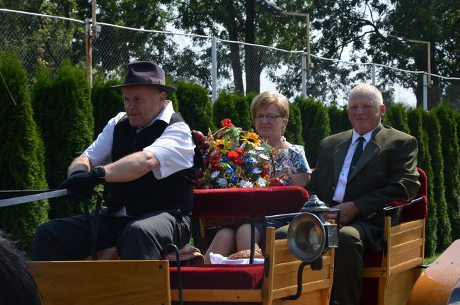 W Jeziorkach częstowano chlebem (zdjęcia)