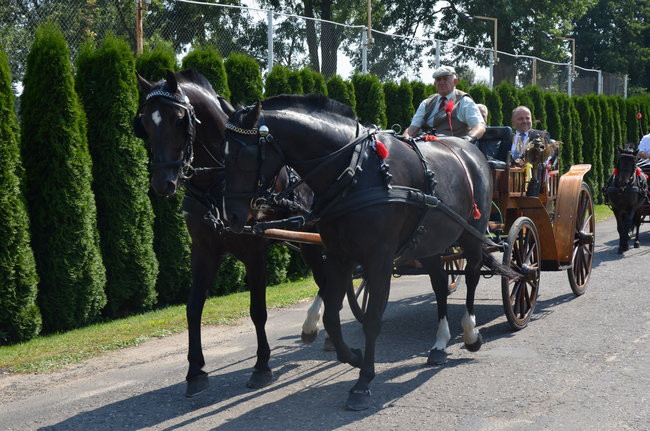 W Jeziorkach częstowano chlebem (zdjęcia)