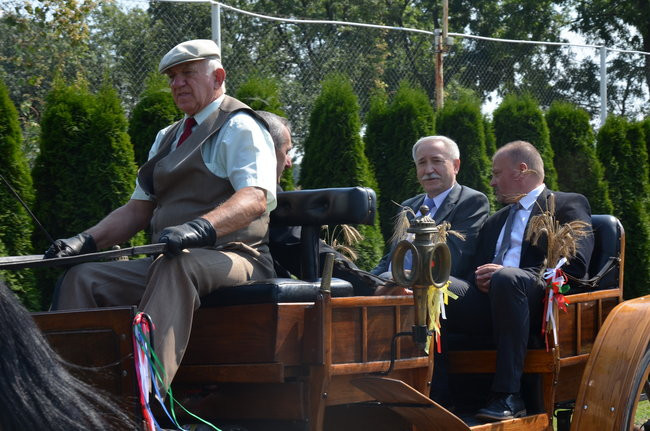 W Jeziorkach częstowano chlebem (zdjęcia)