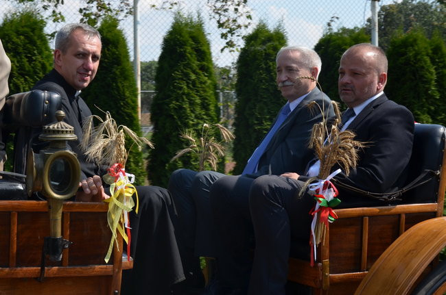 W Jeziorkach częstowano chlebem (zdjęcia)