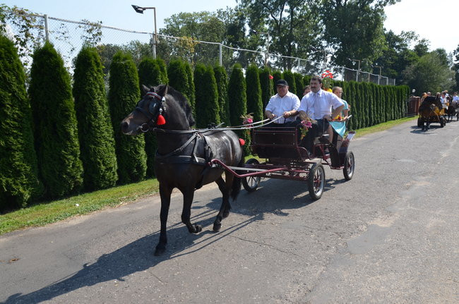 W Jeziorkach częstowano chlebem (zdjęcia)