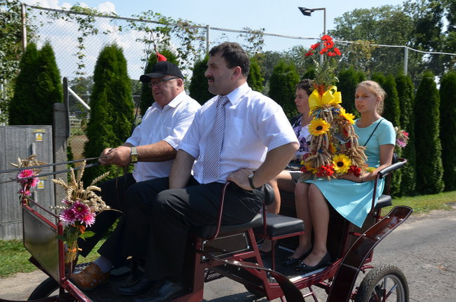 W Jeziorkach częstowano chlebem (zdjęcia)