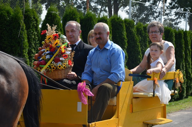 W Jeziorkach częstowano chlebem (zdjęcia)