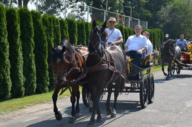 W Jeziorkach częstowano chlebem (zdjęcia)